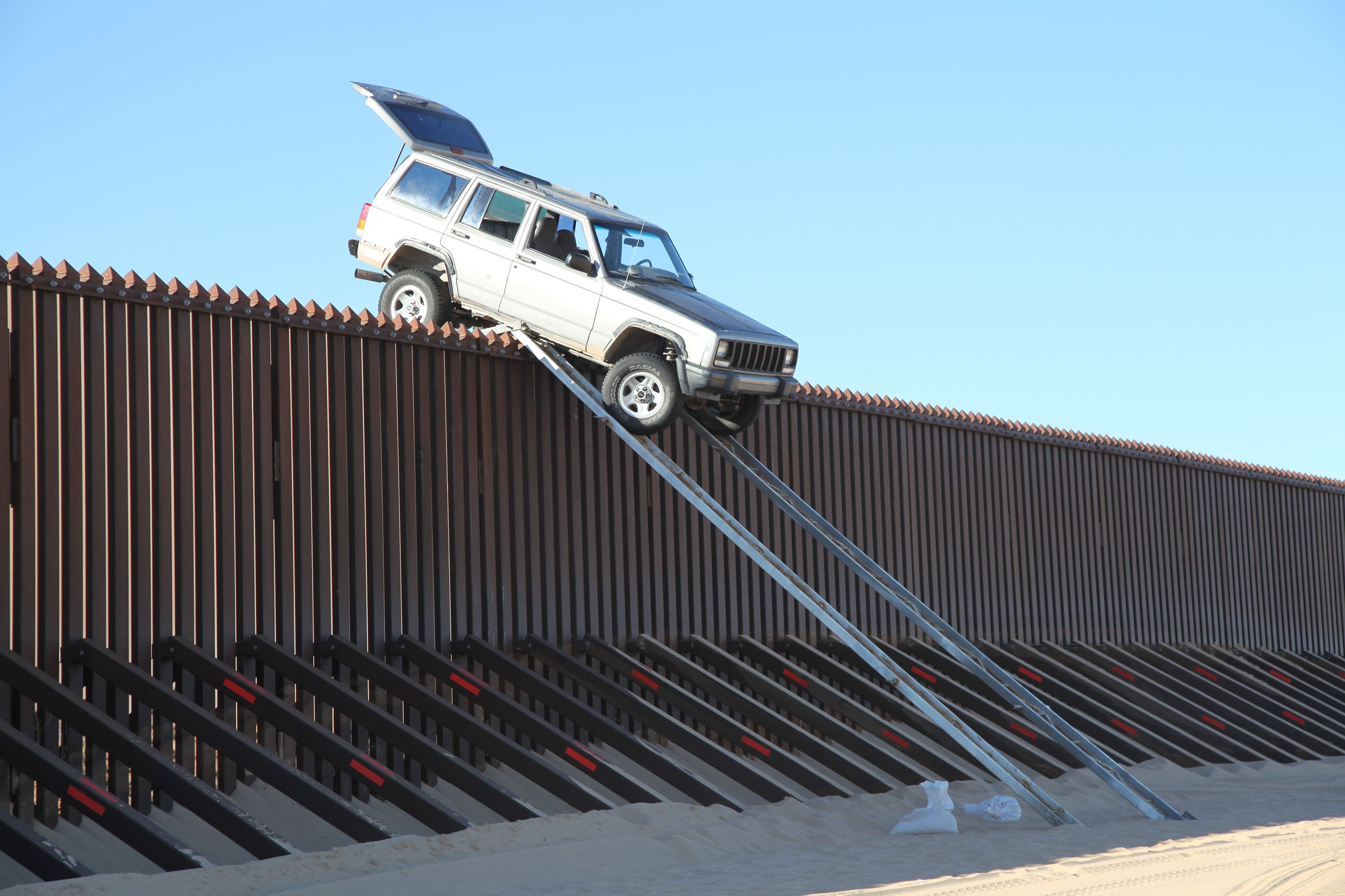 AZ Border Fence Jeep_Photo 1.JPG